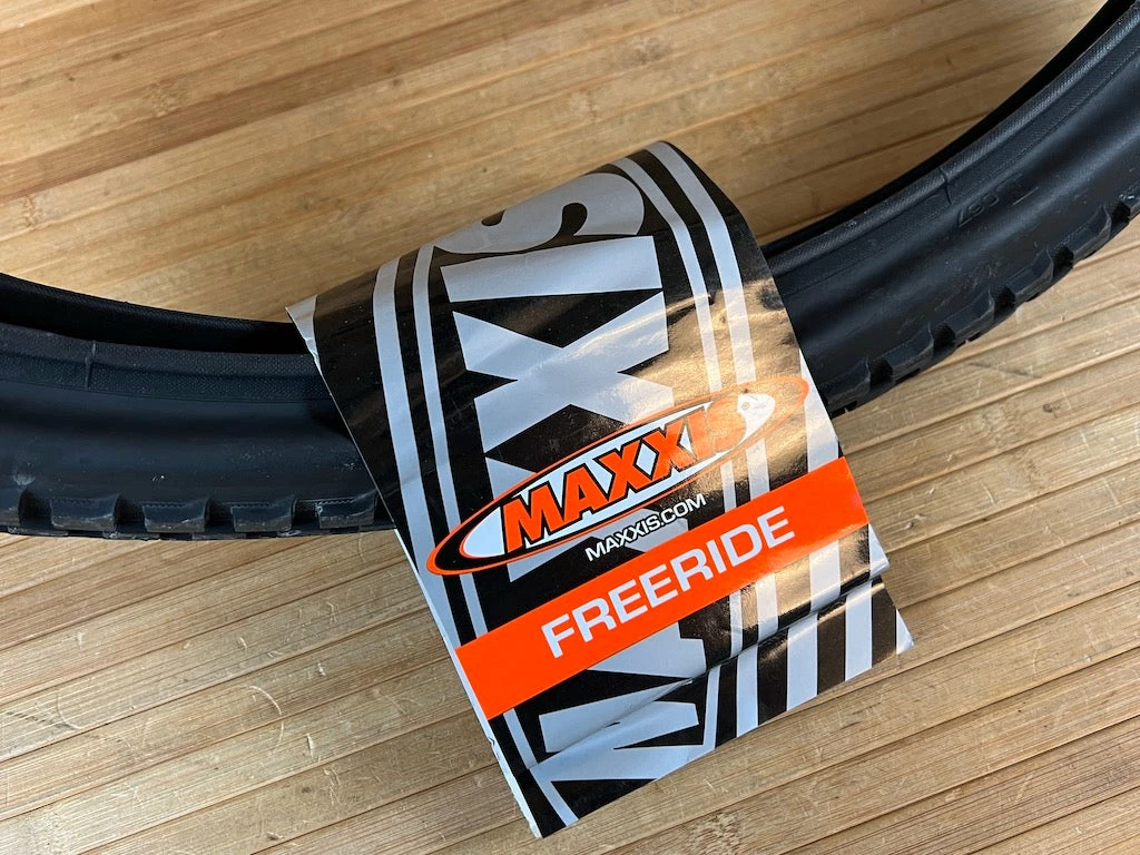 Maxxis Holy Roller Reifen 26 X 2.4 MaxxPro 60TPI Single Ply 5 Maxxis Holy Roller Reifen 26 X 2.4 MaxxPro 60TPI Single Ply – Bild 5