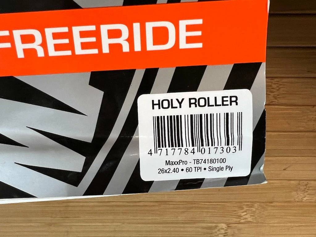 Maxxis Holy Roller Reifen 26 X 2.4 MaxxPro 60TPI Single Ply 6 Maxxis Holy Roller Reifen 26 X 2.4 MaxxPro 60TPI Single Ply – Bild 6