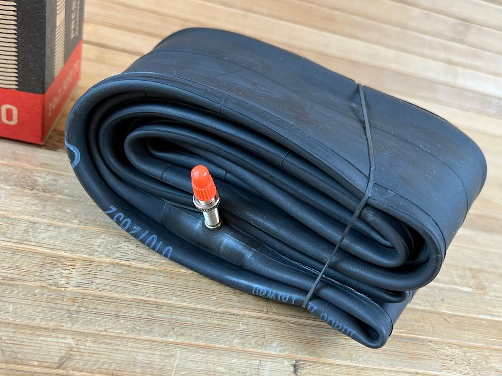 Maxxis Schlauch 24" 2.5/2.7 FV Downhill Presta 2 Maxxis Schlauch 24" 2.5/2.7 FV Downhill Presta – Bild 2