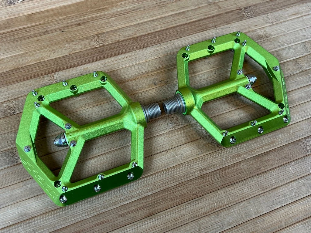 Spank Spike Reboot Pedale / Plattformpedale Green 4 Spank Spike Reboot Pedale / Plattformpedale Green – Bild 4