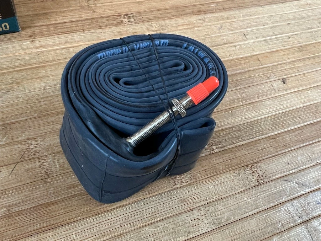 Maxxis Schlauch 27.5" 2.2/2.5 FV Freeride Presta 48mm 2 Maxxis Schlauch 27.5" 2.2/2.5 FV Freeride Presta 48mm – Bild 2