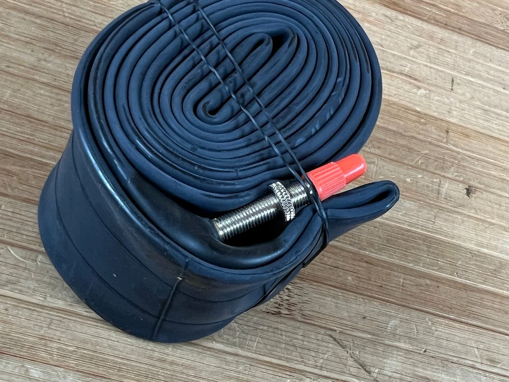 Maxxis Schlauch 27.5" 2.2/2.5 FV Freeride Presta 36mm 3 Maxxis Schlauch 27.5" 2.2/2.5 FV Freeride Presta 36mm – Bild 3