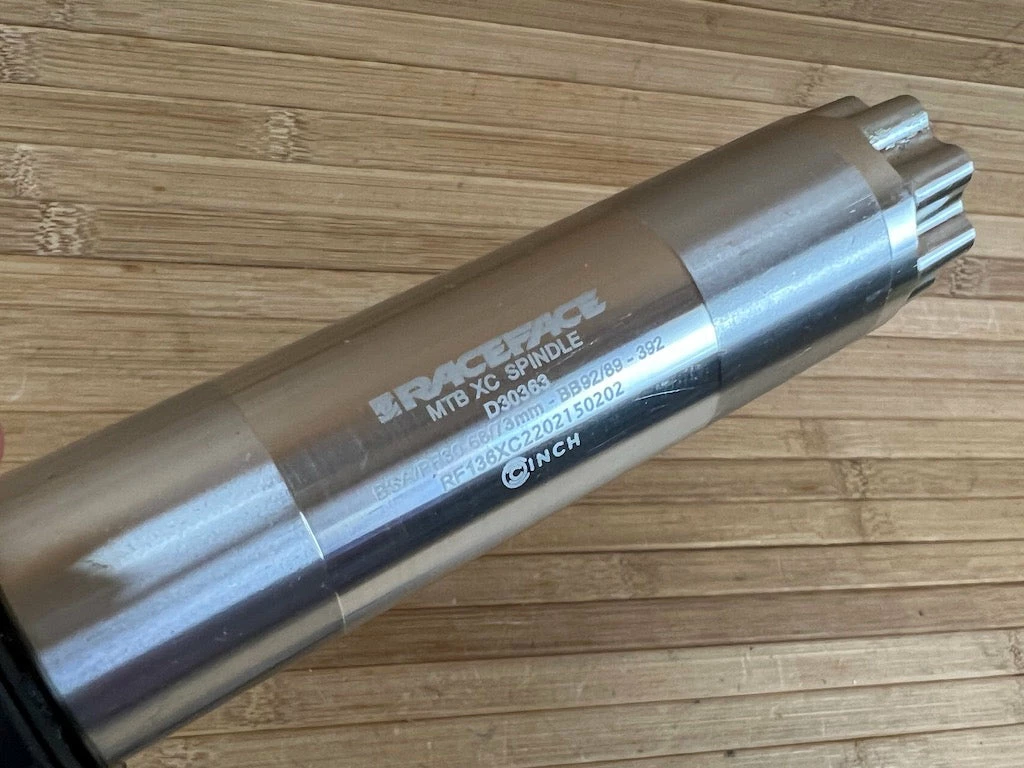 Race Face ERA Carbon Kurbel 170mm Schwarz 136er Achse 4 Race Face ERA Carbon Kurbel 170mm Schwarz 136er Achse – Bild 4