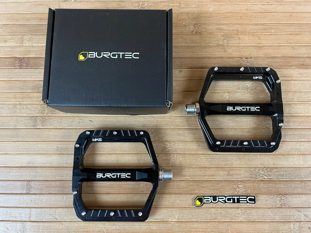 Burgtec MK5 Penthouse Flat Pedals / Pedale Black Steel Axle 1 Burgtec MK5 Penthouse Flat Pedals / Pedale Black Steel Axle