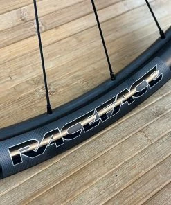 Race Face Next R 31 Carbon Vorderrad VR 29" Boost Schwarz -Federung Verkäufe 2022 IMG 9231 02b5d684 8791 4c91 8af4 2afdc68fa273