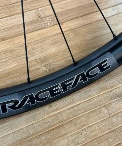 Race Face Next R 31 Carbon Hinterrad HR 29" Boost Schwarz -Federung Verkäufe 2022 IMG 9243 10d6a29b 21fb 405c 8d4c d4ea9947f589
