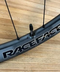 Race Face Next R 31 Carbon Hinterrad HR 29" Boost Schwarz -Federung Verkäufe 2022 IMG 9245