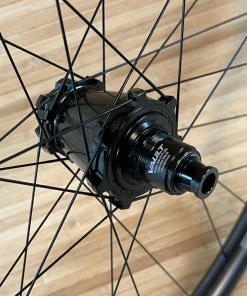 Race Face Next R 31 Carbon Hinterrad HR 29" Boost Schwarz -Federung Verkäufe 2022 IMG 9247