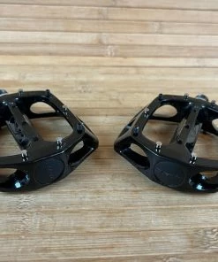 DMR V8 Pedale / Plattformpedale Schwarz -Federung Verkäufe 2022 IMG 9371 c1746dde f445 48d3 92b9 791cba56367a