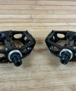 DMR V8 Pedale / Plattformpedale Schwarz -Federung Verkäufe 2022 IMG 9372 5bc8d747 c2b8 4948 a3a3 13ecccfa3a52