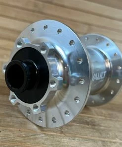 Race Face Vault VR Nabe Boost 110x15 32 Loch Silber -Federung Verkäufe 2022 IMG 9571 e77a3260 aa6c 4a9e 898e 8ebdd9c88118