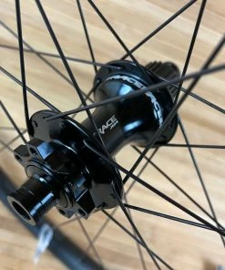 Race Face Aeffect R 30 Hinterrad HR 29" Boost Schwarz Microspline -Federung Verkäufe 2022 IMG 9693 85866797 25b7 4865 bc7f 3610e7bbffc5