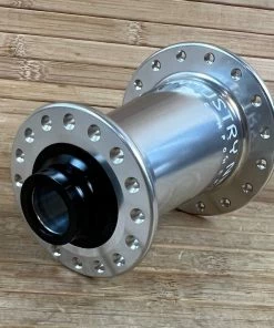 Industry-nine Industry Nine Hydra Classic Boost 6B Vorderradnabe Silber 32 Loch 110x15 -Federung Verkäufe 2022 IMG 9933 77bac5f4 dc8b 4af5 a3de 5c41382dc88c